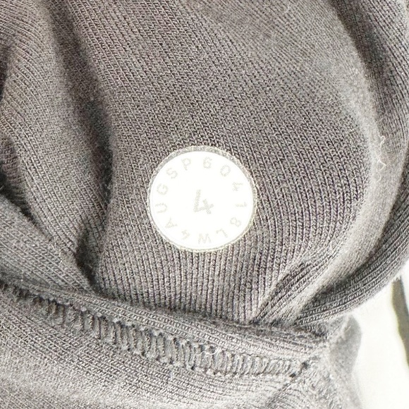 Peloton X Lululemon Coast Easy Wrap - Picture 9 of 9